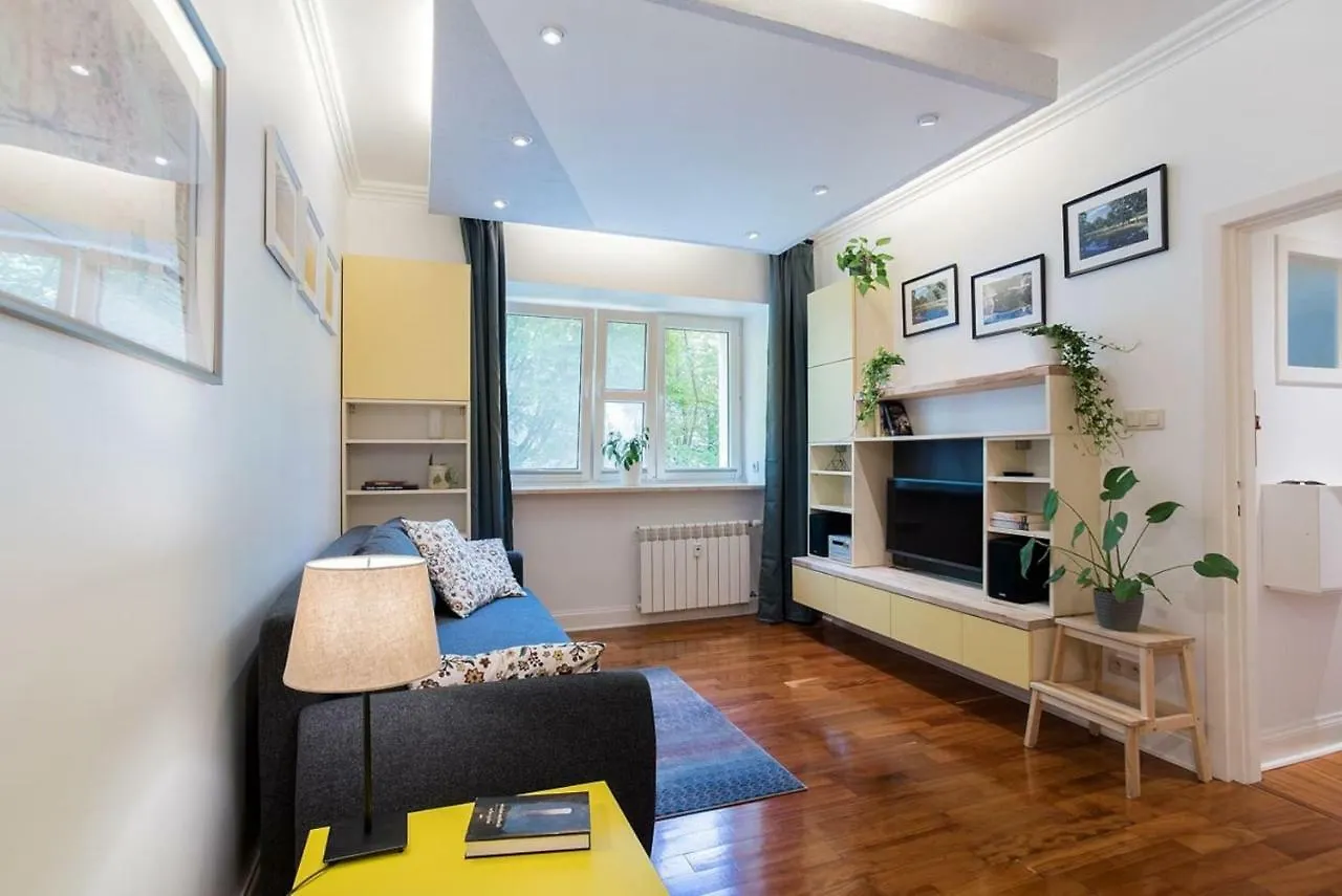 Apartment In Perfect Location - Metro Ratusz Arsenal location